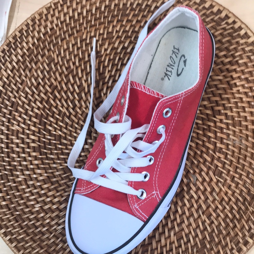 Ikonik red sneakers